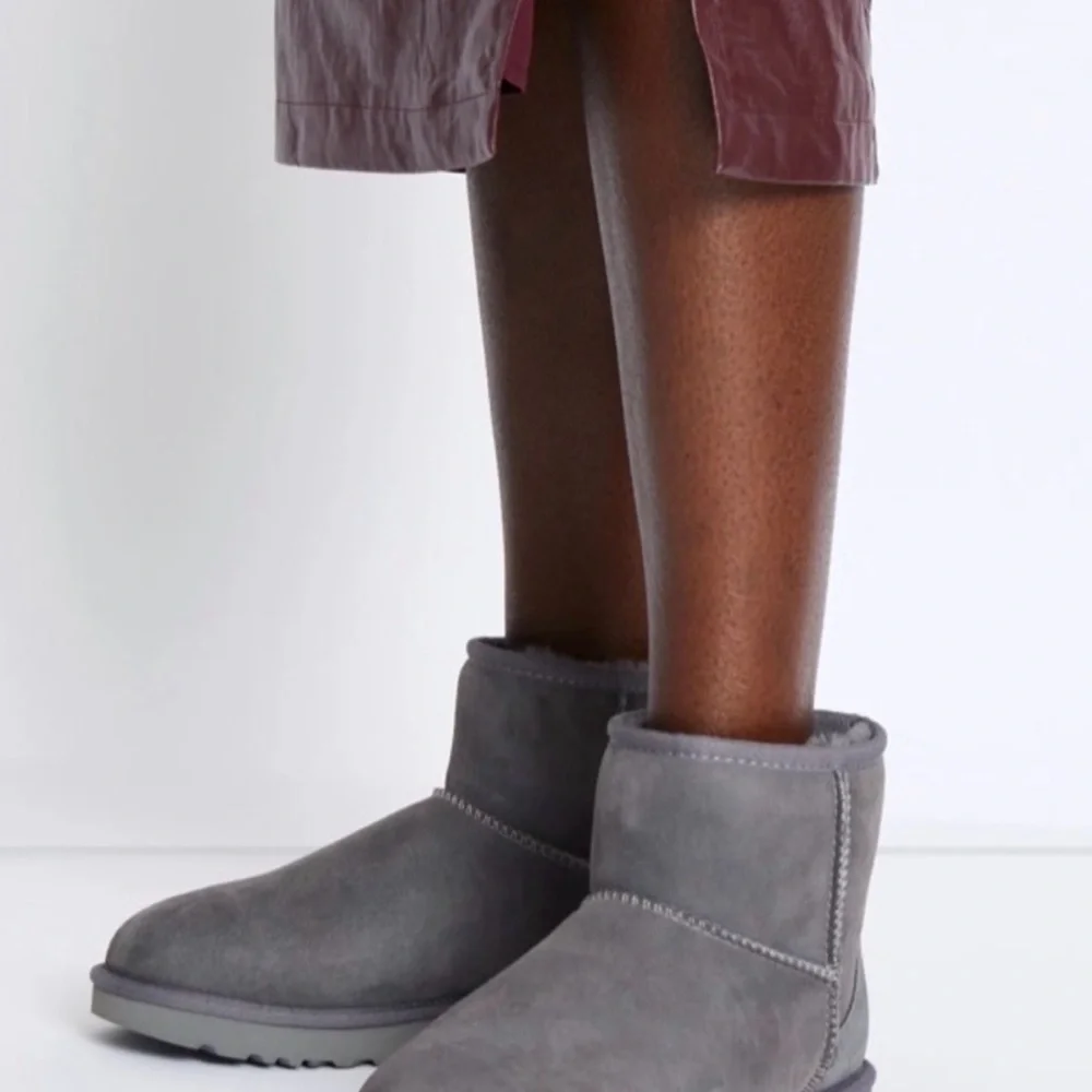 UGG Gray Classic Mini II Shearling Lined Ankle Boots Sz 9 Warm Snow Winter
